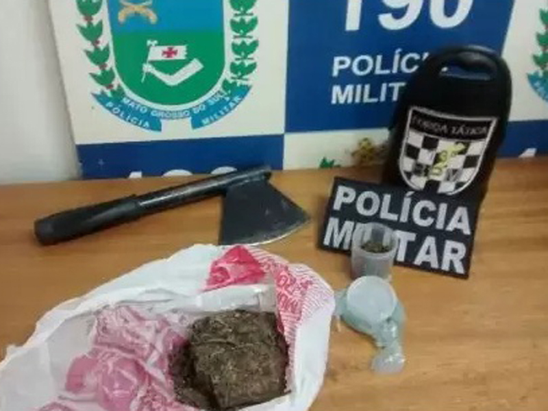 PMs localizaram uma porção de maconha de aproximadamente 200 gramas - Divulgação