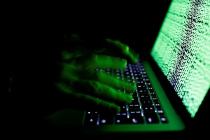 Críticos temem que as novas medidas possam obstruir a livre troca de informações e a criatividade na internet - Foto: Reuters/Kacper Pempel