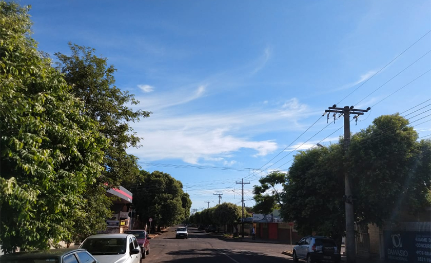 O dia amanheceu com sol e muito quente em Três Lagoas - Danielle Leduc