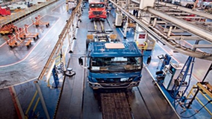 Produção da Mercedes em São Bernardo: serão demitidos os trabalhadores considerados excedentes e que não aderiram ao Programa de Demissão Voluntária aberto em junho - Claudio Gatti / EXAME