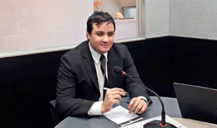 Thiago Sirahara explica o que pode e o que não pode na internet. - Steffany Pincela/JPNEWS Thiago Sirahara explica o que pode e o que não pode na internet. - Steffany Pincela/JPNEWS
