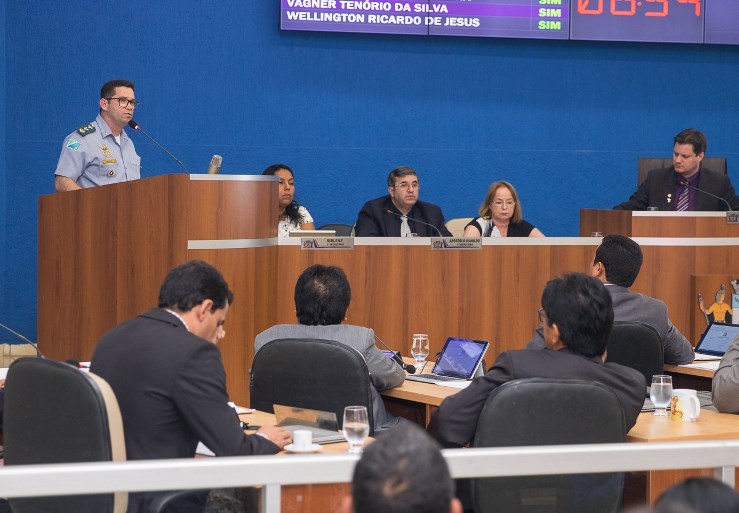 Comandante do 2º Batalhão da Polícia Militar de Três Lagoas, major Ênio de Souza, apresentou durante sessão o plano de defesa contra o crime organizado - Divulgação