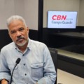 Adilson Trindade durante participação no Jornal CBN Campo Grande. 