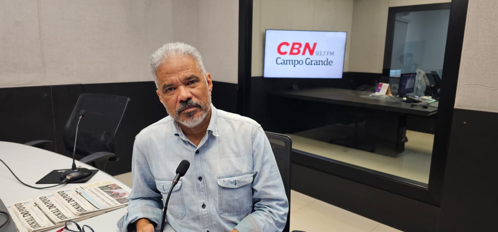 Adilson Trindade durante participação no Jornal CBN Campo Grande. 