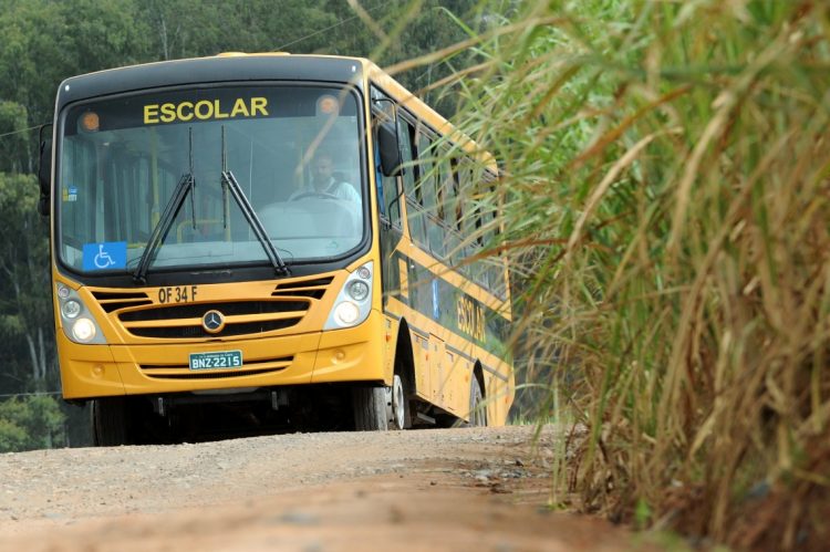 A decisão foi anunciada após reunião com grupo de motoristas do transporte escolar no meio rural - Reprodução