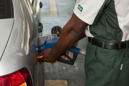 Litro da gasolina passou a custar, em média, R$ 3,352 na bomba -