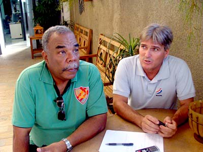 Marçal (esq.) convidou Flor para estágio nos grandes clubes da capital paulista -