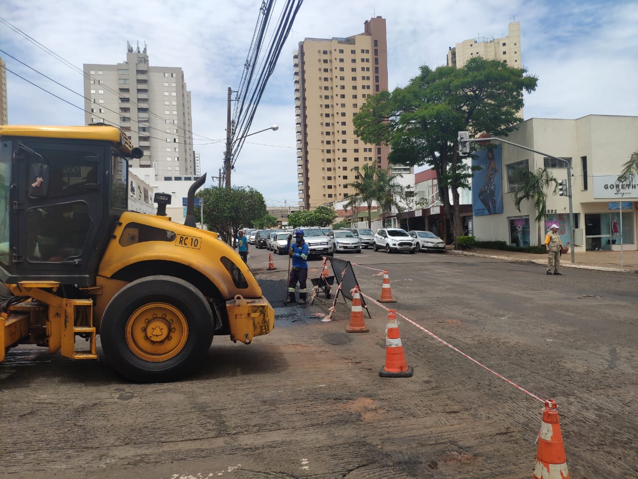 Três ruas estão em obras e motoristas ficam em alerta - Gabi Couto