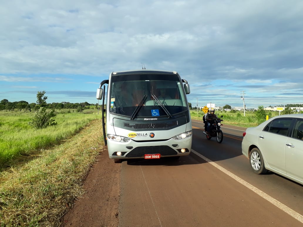 Micro-ônibus da empresa Vanzella Viagens e Turismo, da modalidade de fretamento, recebeu autuação por cobrança de valores indevidos - Divulgação