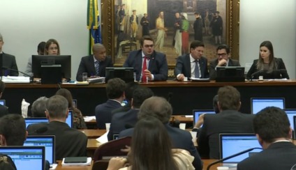 Pela proposta, será criado um novo Imposto sobre Bens e Serviços (IBS) em substituição aos atuais IPI, ICMS, ISS, PIS e Cofins. - Foto: Reprodução/ TV Câmara