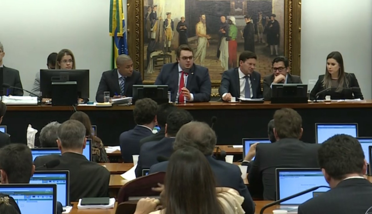 Pela proposta, será criado um novo Imposto sobre Bens e Serviços (IBS) em substituição aos atuais IPI, ICMS, ISS, PIS e Cofins. - Foto: Reprodução/ TV Câmara