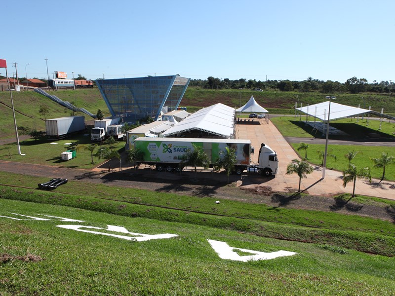 Estrutura da Caravana da Saúde foi montada no Arena Mix - Elias Dias