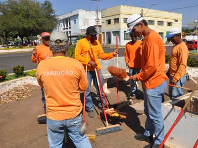Varredores reclama que reposição dos equipamentos não é feita dentro do período adequado - Varredores reclama que reposição dos equipamentos não é feita dentro do período adequado -