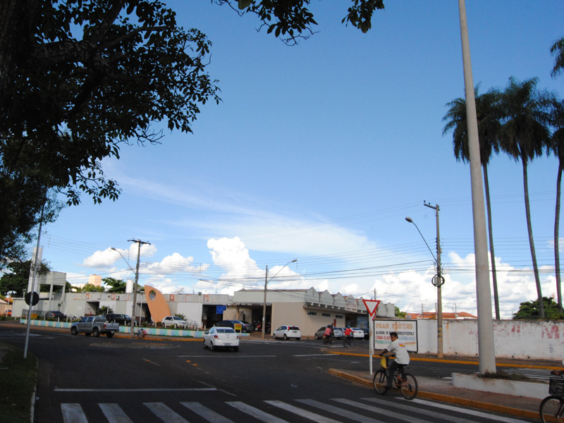 Até dois postes tem sido instalados por dia - Elias Dias