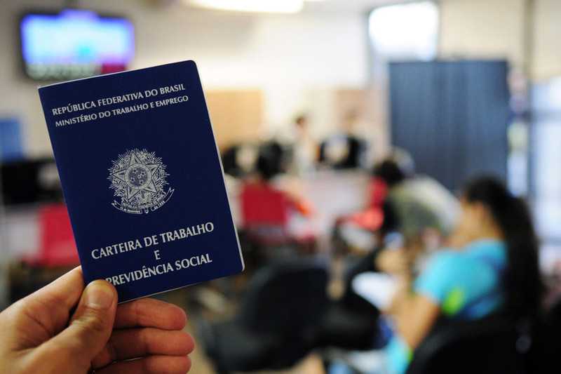 Enquanto na Capital número de pessoas do mercado de trabalho caiu, no Estado cresceu - Divulgação