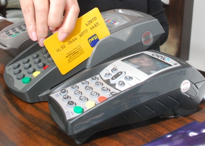 Compras de final de ano ficam em terceiro plano para a utilização do 13º salário -