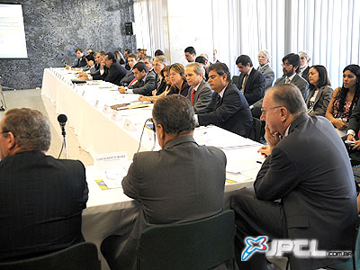 Membros da Confederação Nacional de Municípios (CNM) e a Frente Nacional de Prefeitos (FNP) participaram das discussões em Brasília -