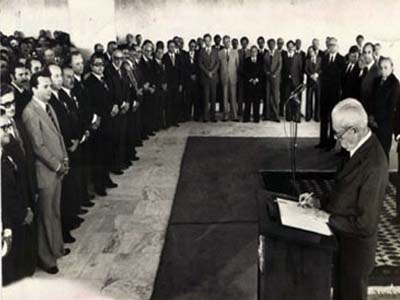 Lei Complementar assinada pelo presidente Ernesto Geisel criou o novo Estado em outubro de 1977 - Lei Complementar assinada pelo presidente Ernesto Geisel criou o novo Estado em outubro de 1977 -