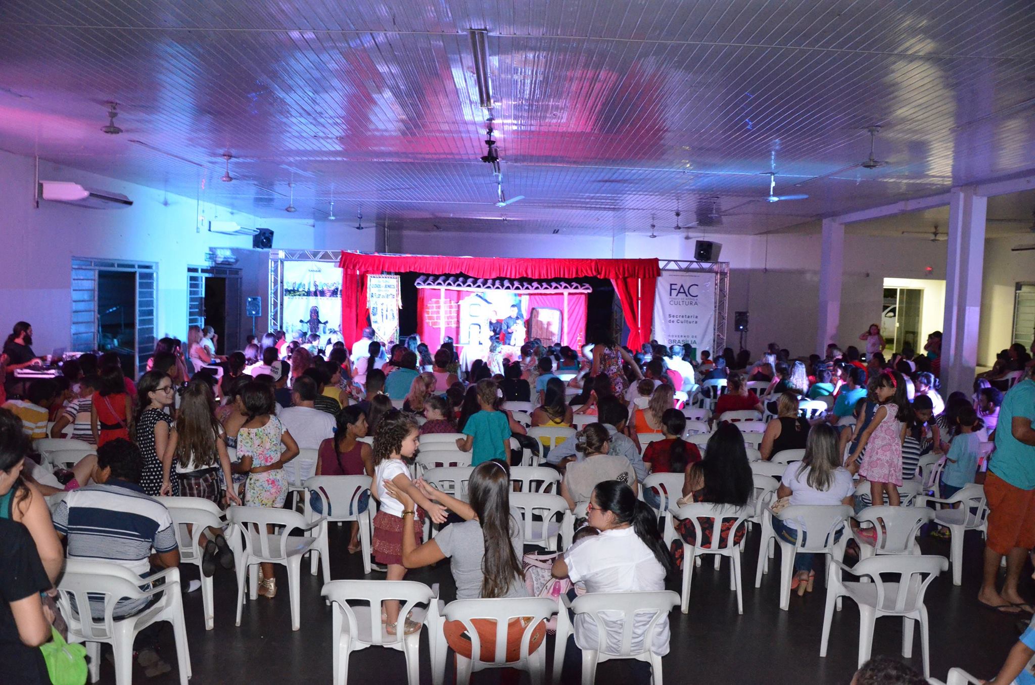 Crianças e adultos aplaudem teatro de bonecos - Cortesia/Pablo Nogueira