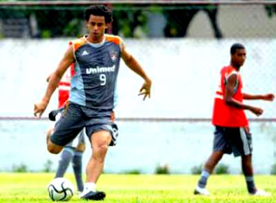 Fred machucou o dedão do pé durante treino de finalizações do Fluminense -