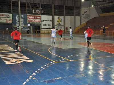 Dezesseis times vão lutar pelo título da competição -