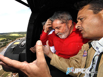 Presidente sobrevoou as cidades castigadas pelas enchentes em Alagoas e Pernambuco -