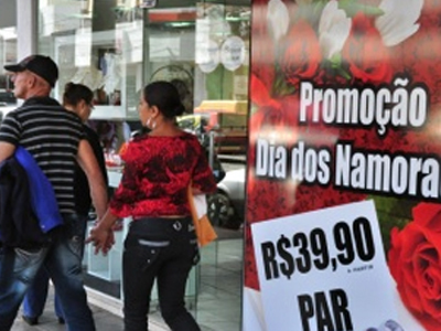 Mais de 16% dos consumidores querem descontos no preço; 14% vão em busca de promoção - Mais de 16% dos consumidores querem descontos no preço; 14% vão em busca de promoção -