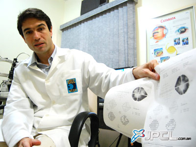 Segundo o especialista em glaucoma, doutor Luiz Fernando, o tratamento inadequado ou falta de tratamento podem levar à cegueira -