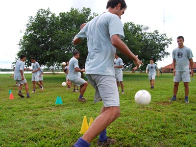 O atacante Trannin (dir.) deve ser um dos atletas que jogarão o Estadual 2010 -