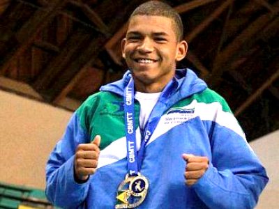 Julio, com a medalha do Brasileiro conquistada em Curitiba -