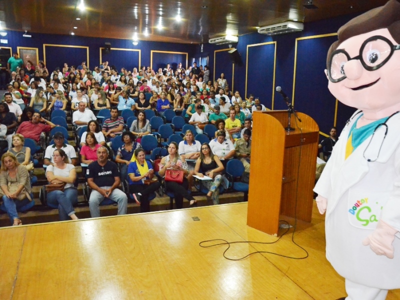 Aproximadamente 400 voluntários participaram da reunião - Divulgação