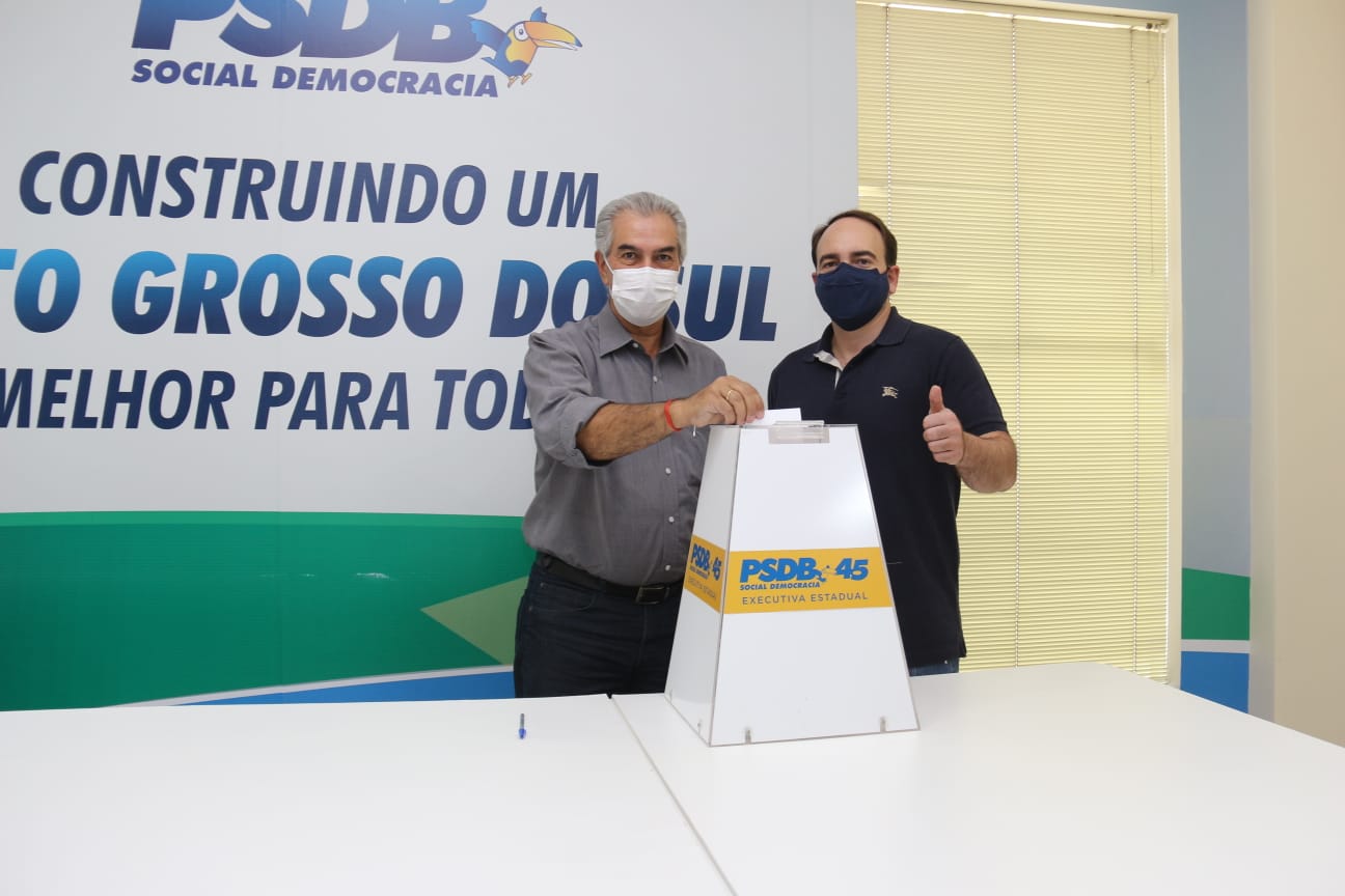 Governador Reinaldo Azambuja no momento do seu voto - Marithê do Céu