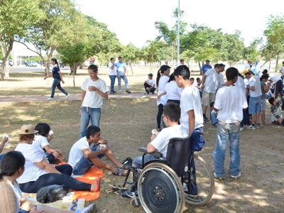 Alunos da Apae comemoram Semana do Deficiente na Lagoa Maior -