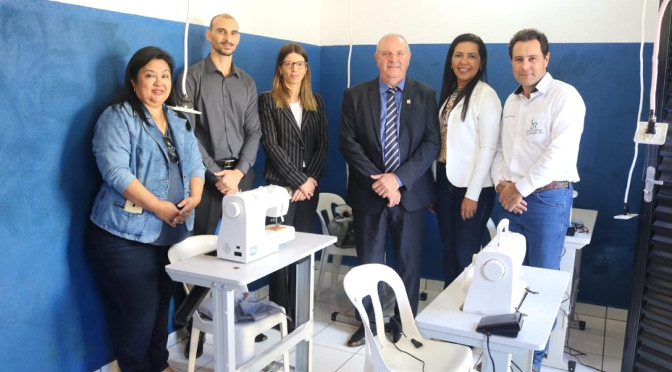 Ao todo foram investidos R$ 41.647,00 para aquisição dos kits de uniformes e estruturação da Oficina de Costura. - Divulgação/Agepen