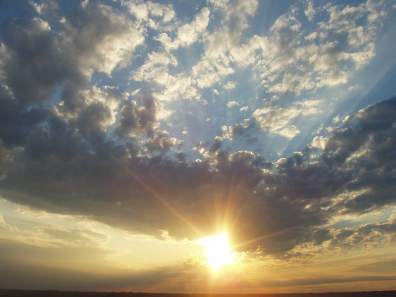 Pela manhã o céu permanece com o sol entre algumas nuvens - Arquivo/JP Pela manhã o céu permanece com o sol entre algumas nuvens - Arquivo/JP