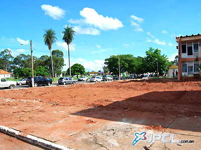 Há uma semana, está pronta a terraplanagem da área onde será construído o novo prédio -