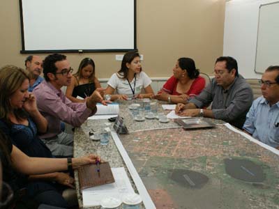 A formação da comissão e sua primeira reunião aconteceram na sala de reuniões do Gabinete da prefeita -