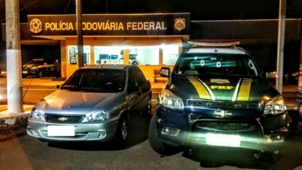 Carro que era usado pelo acusado de usar documento falsificado, na base da PRF - Divulgação/PRF