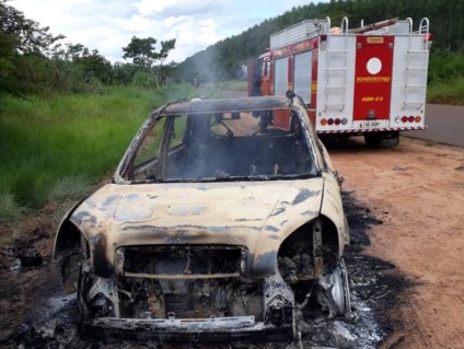 Cadáver foi encontrado carbonizado dentro de um veículo na MS-320 - Divulgação