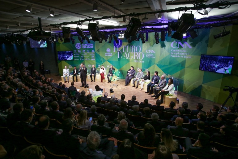 Encontro realizado na sede da confederação, em Brasília, foi oportunidade dada a candidatos para apresentação de planos e projetos - Divulgação/Assessoria