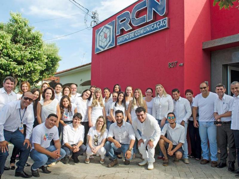 Colaboradores do Grupo RCN de Comunicação vestidos de branco em apoio à campanha - Estevão Congro/JP