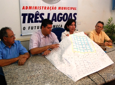 Prefeita Márcia Moura, ao lado do gerente da Sanesul, Júlio Seba Bobadilha, garantiu que estão abertas as discussões para a renovação do contrato de concessão -