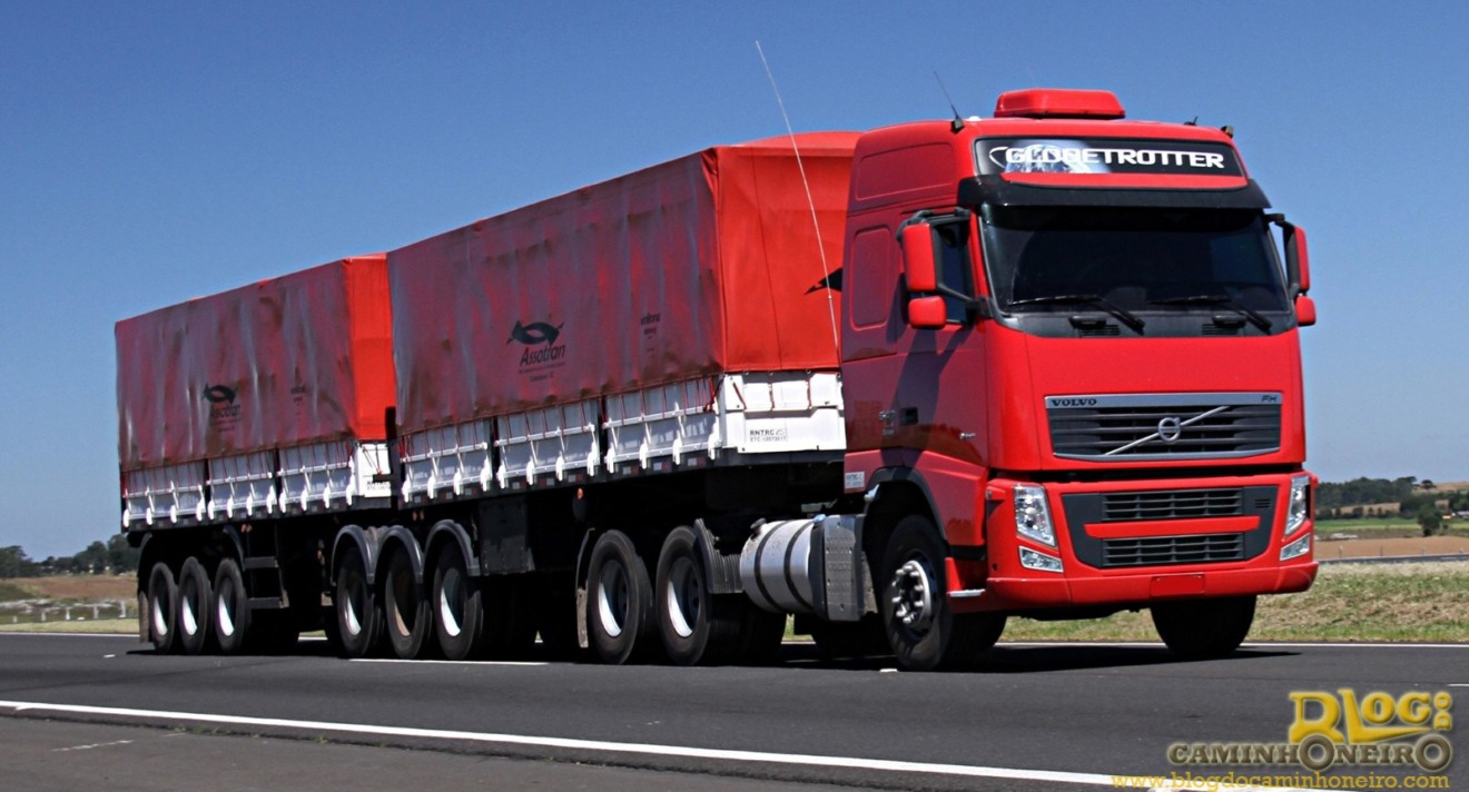 O Governo do Paraguai proibiu a entrada de carretas bitrens do Brasil no país. O Governo do Paraguai proibiu a entrada de carretas bitrens do Brasil no país.