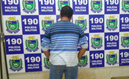 Suspeito de 44 anos andava tranquilamente pela rua Netuno, quando foi identificado - Divulgação