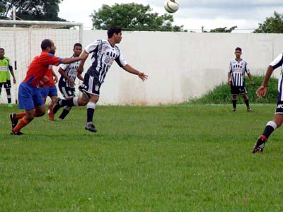 No Amador, classificam-se os quatro primeiros de cada grupo para as quartas de final -