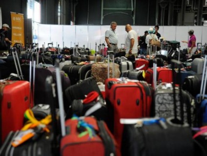 Grande movimento em aeroportos e rodoviárias exige atenção maior dos passageiros com as bagagens - Tânia Rêgo/Agência Brasil