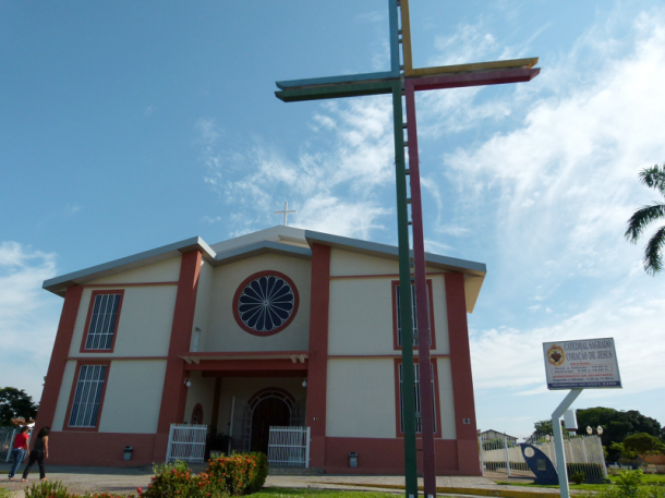 Missas também são celebradas na Catedral Sagrado Coração de Jesus