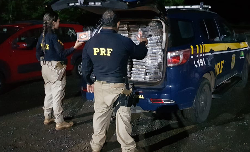 A droga pesou 442 kg e estava em um compartimento preparado para esconder o ilícito - Divulgação/PRF