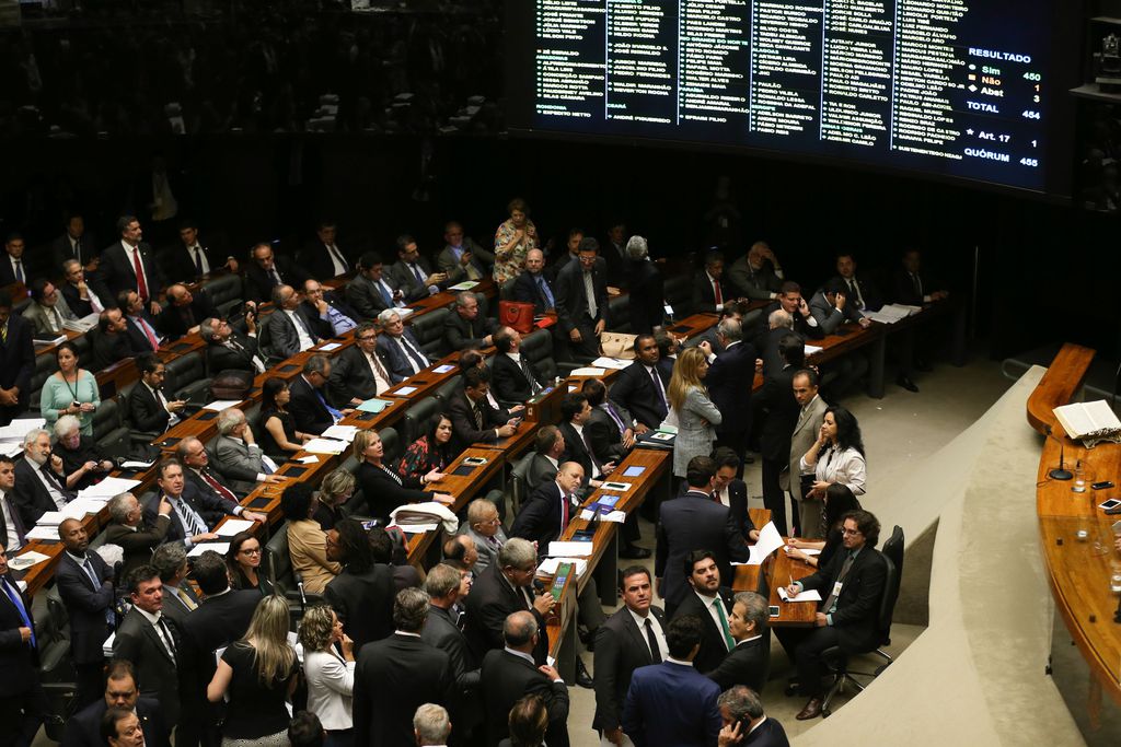 Sessão durou mais de sete horas e terminou às 4h20 de hoje - Fabio Rodrigues Pozzebon/Agência Brasil