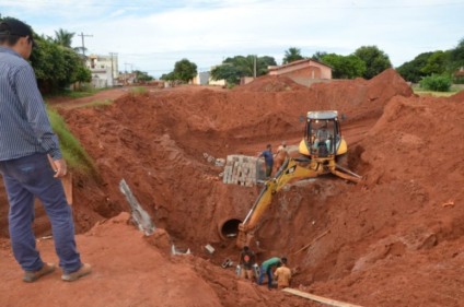 Uma das obras prejudicadas pelas chuvas foi a de drenagem de águas pluviais no bairro Vila Alegre - Divulgação